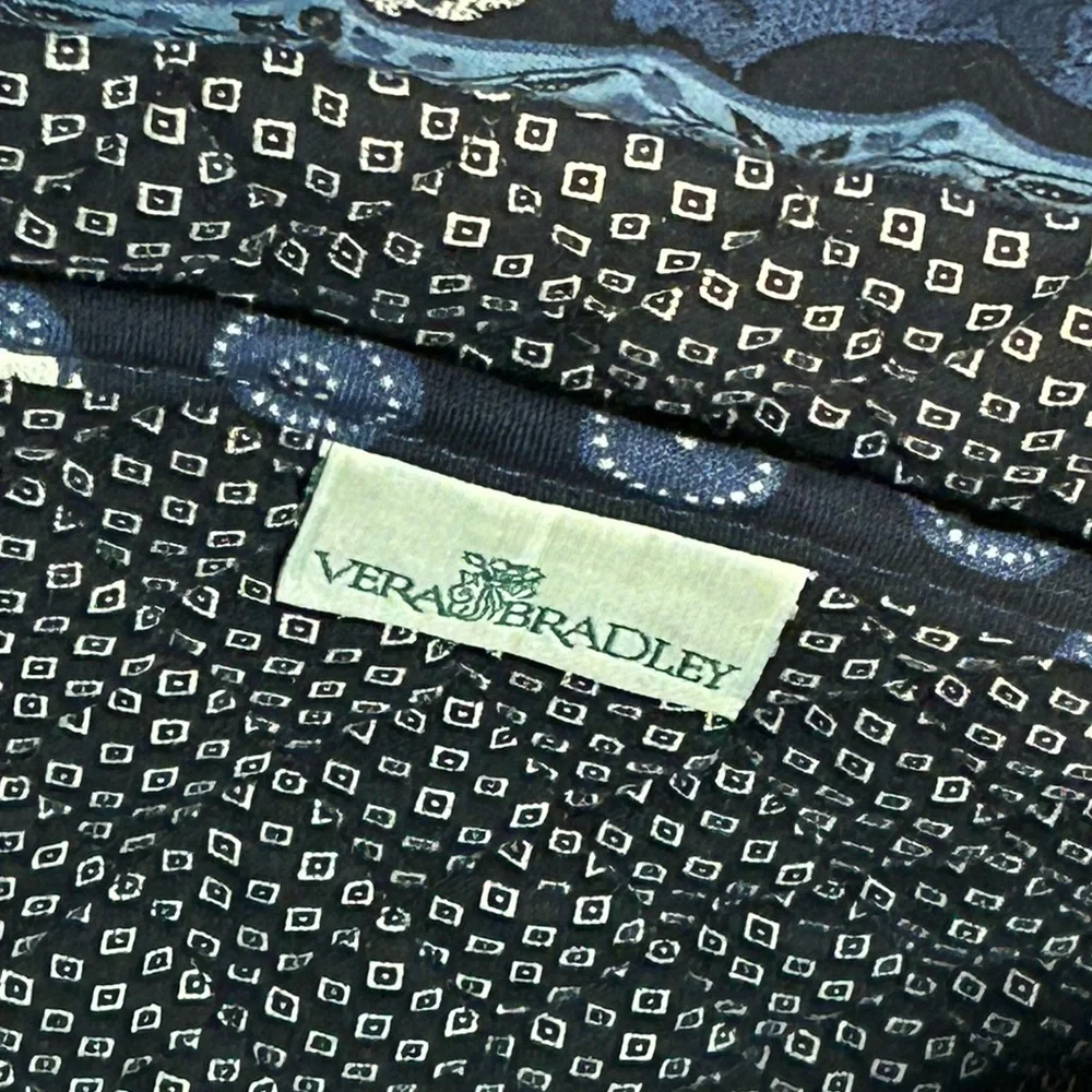 VERA BRADLEY blue Coin Leaf pattern should bag with button closure - Picture 7 of 9